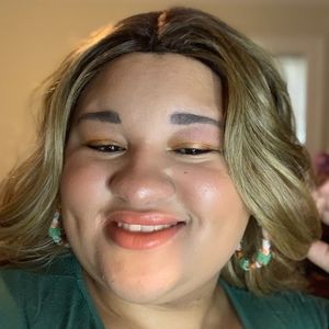 Meet your Posher, Ebony